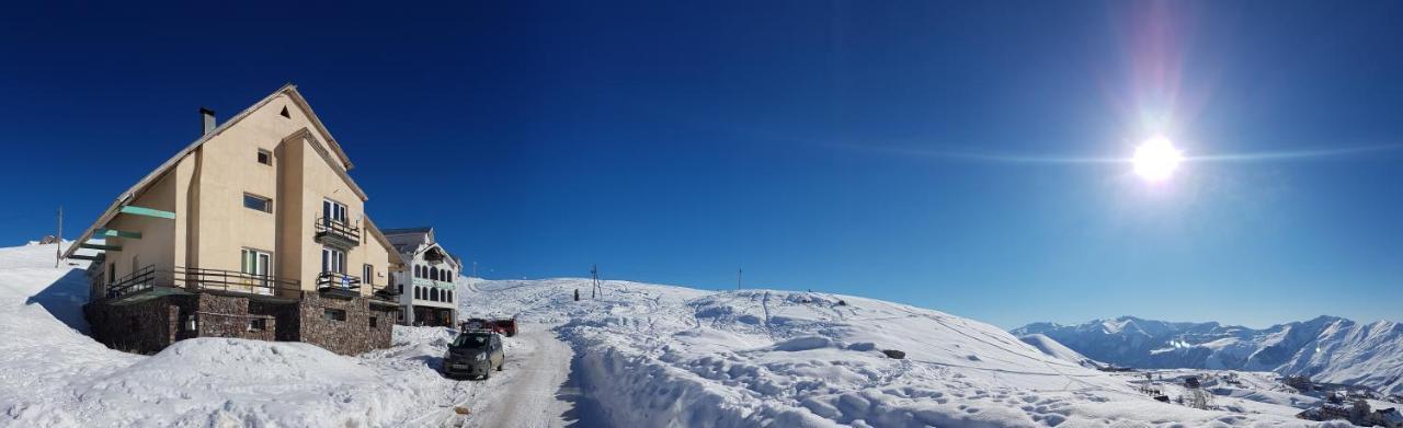 White Shino Hostel Gudauri Exteriér fotografie