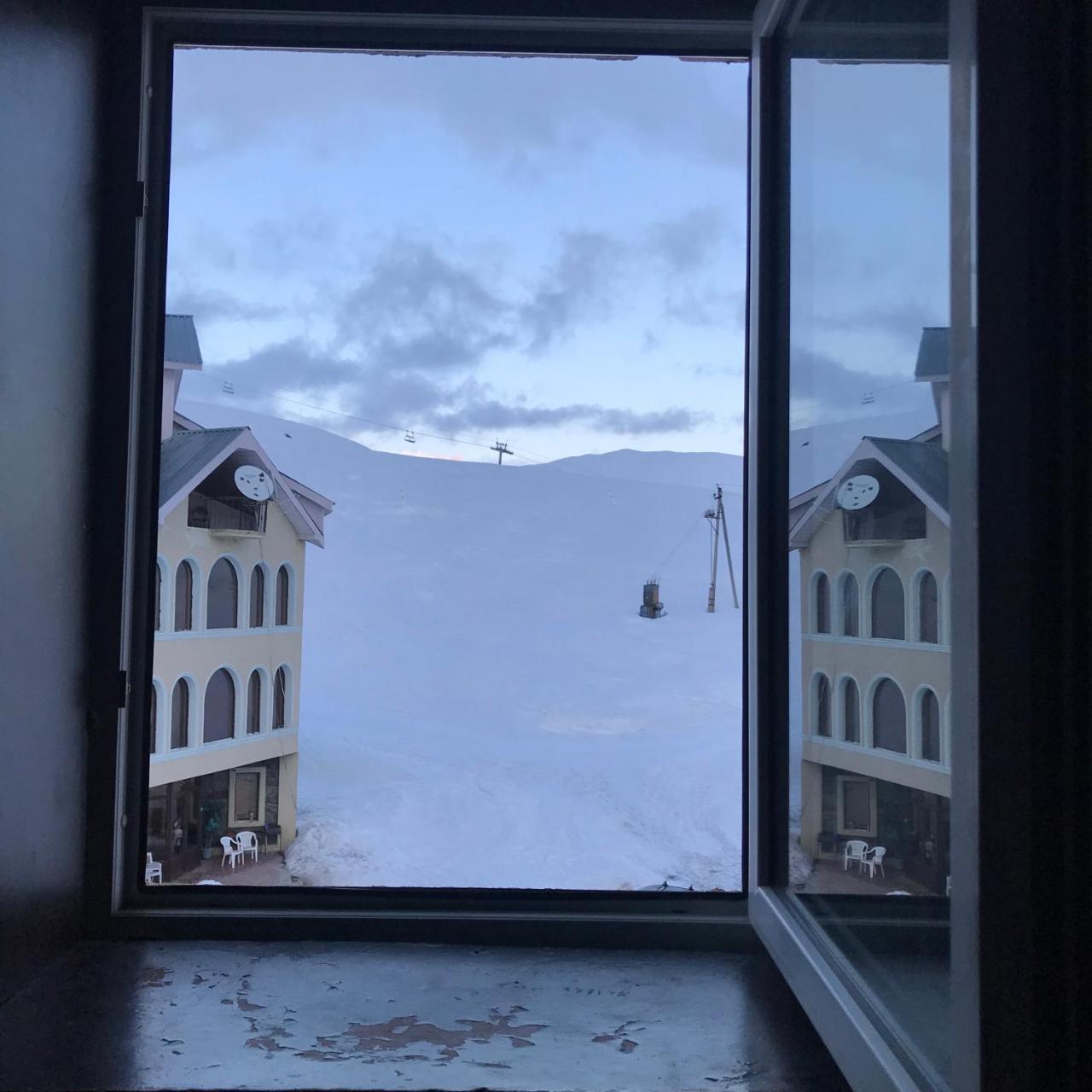 White Shino Hostel Gudauri Exteriér fotografie